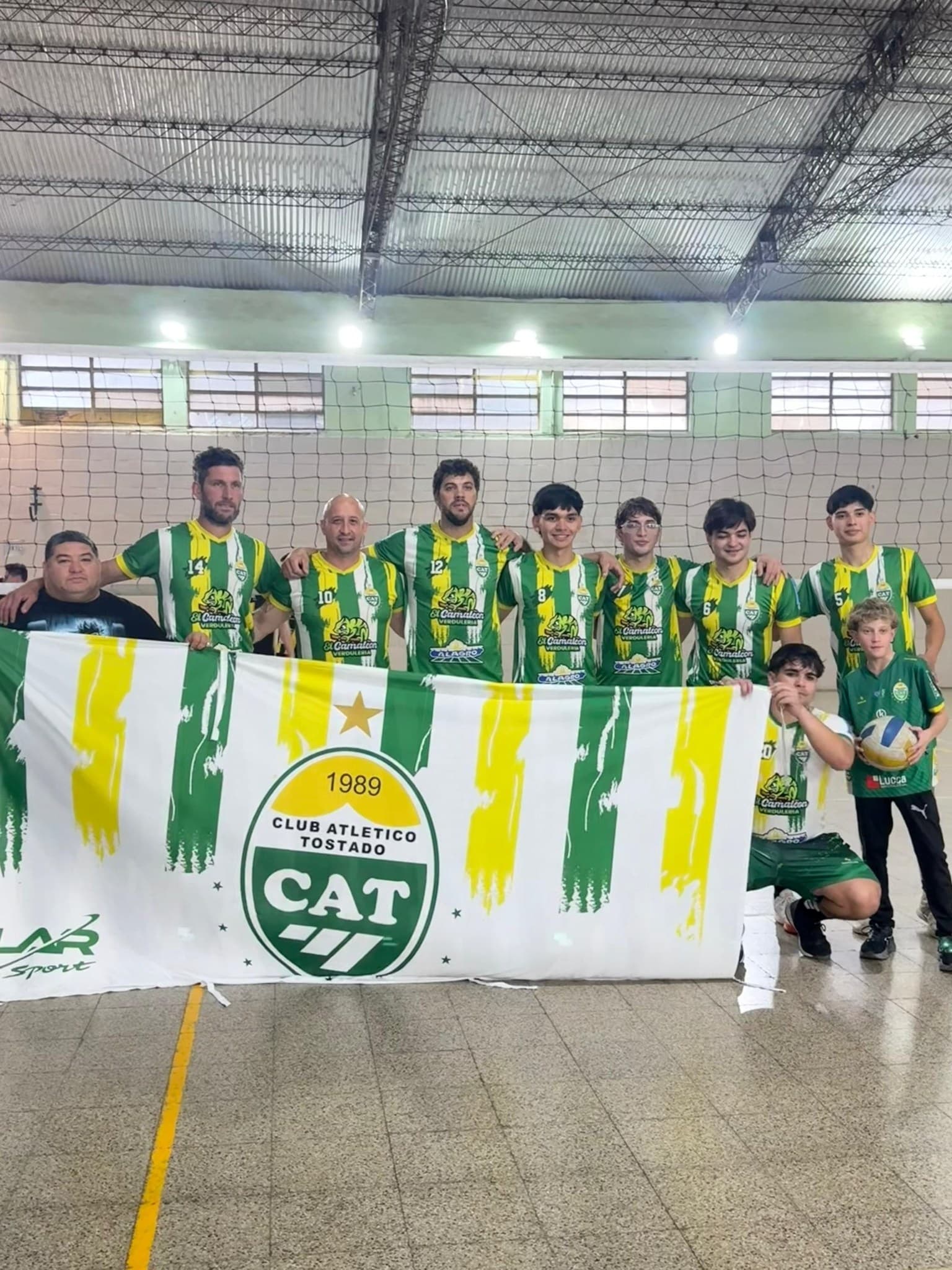 Equipo de volery mayor del Club Atlético Tostado