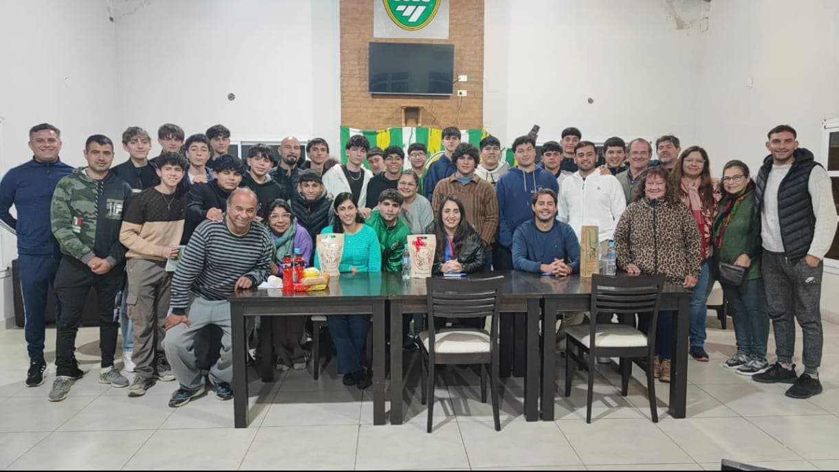 Familias y socios compartiendo un día en las instalaciones del club