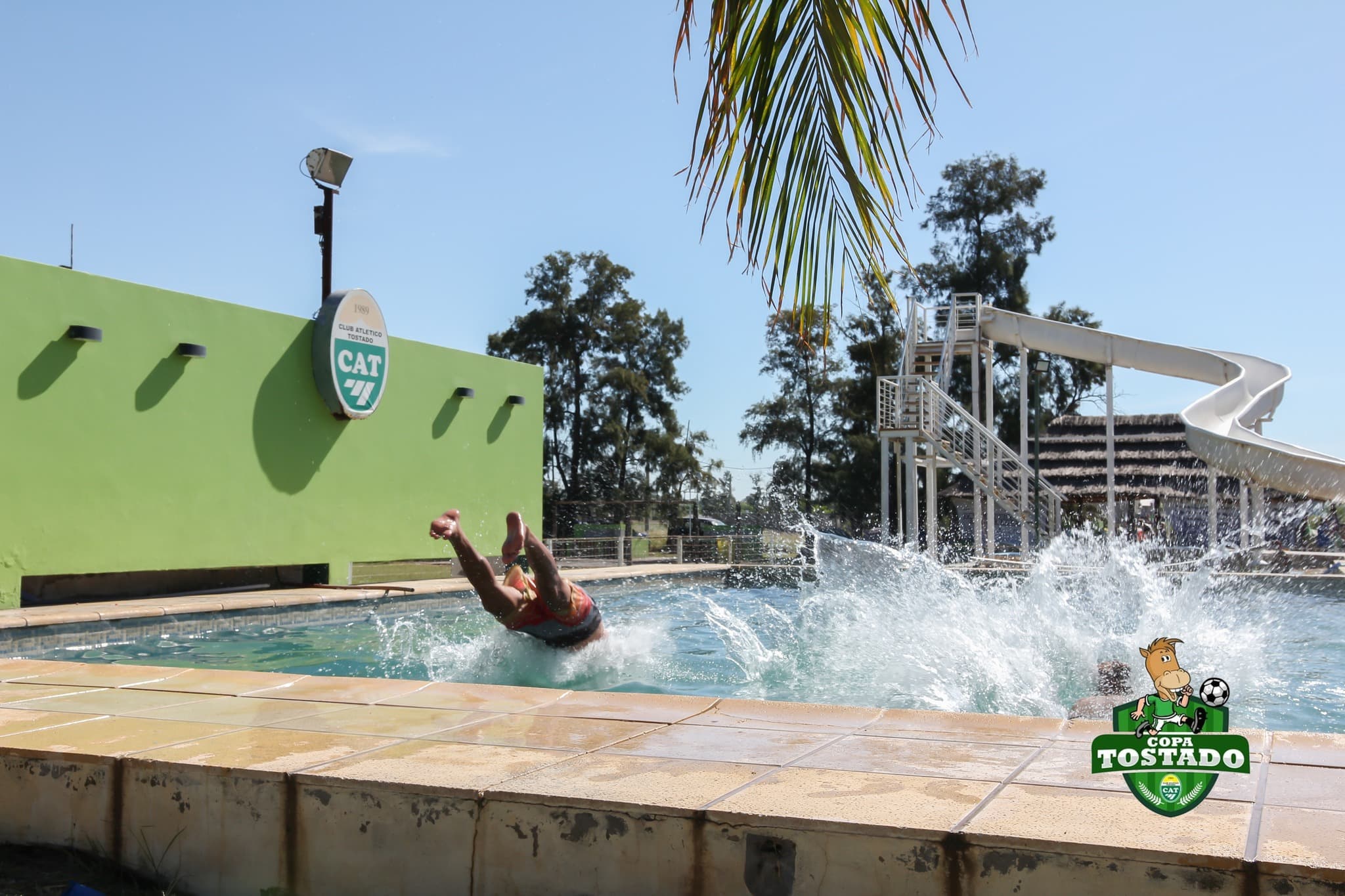 Pileta del club en verano